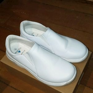 Lightweight Comfort Slip-Resistant Nursing Shoes